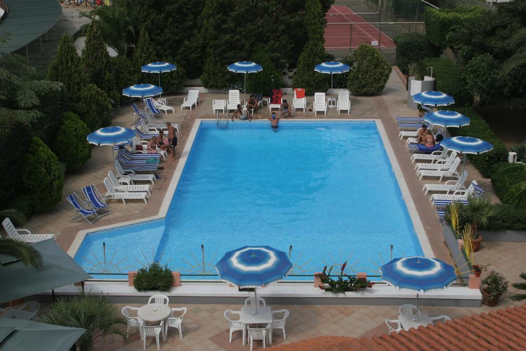 Residence Hotel Felix 리카디 외부 사진